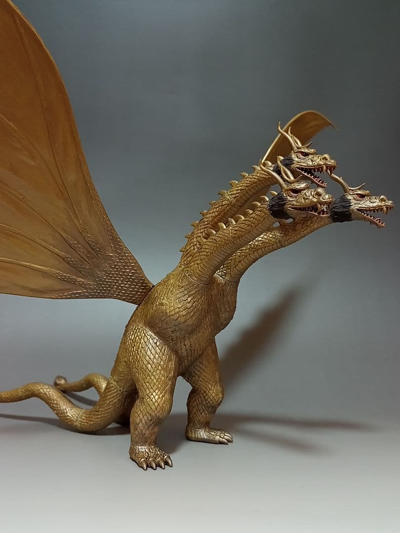 《リョウ》キングギドラ（昭和版）プラモデル　完成品