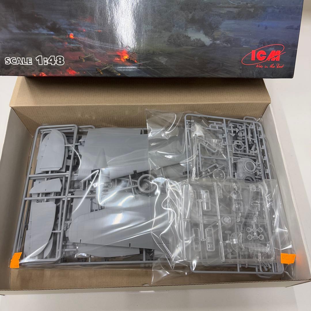 航空機・ヘリコプター ICM He 111H-20 WWII German Bomber 1:48