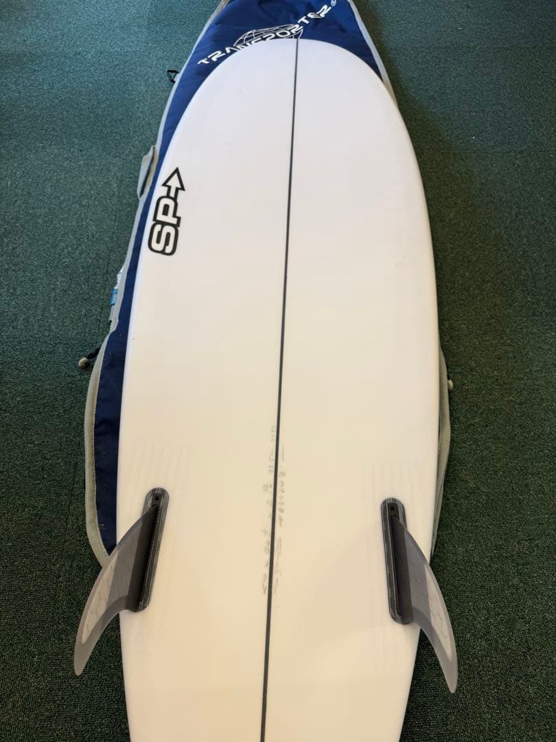 “美品\"SP ショートボード 5'9\" フィン、ボードケース付き