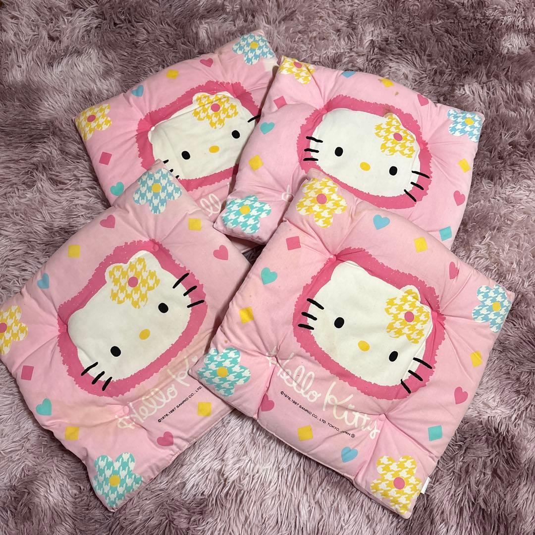 サンリオ　ハローキティ　キティちゃん　レトロ　座布団　千鳥格子　4点セット