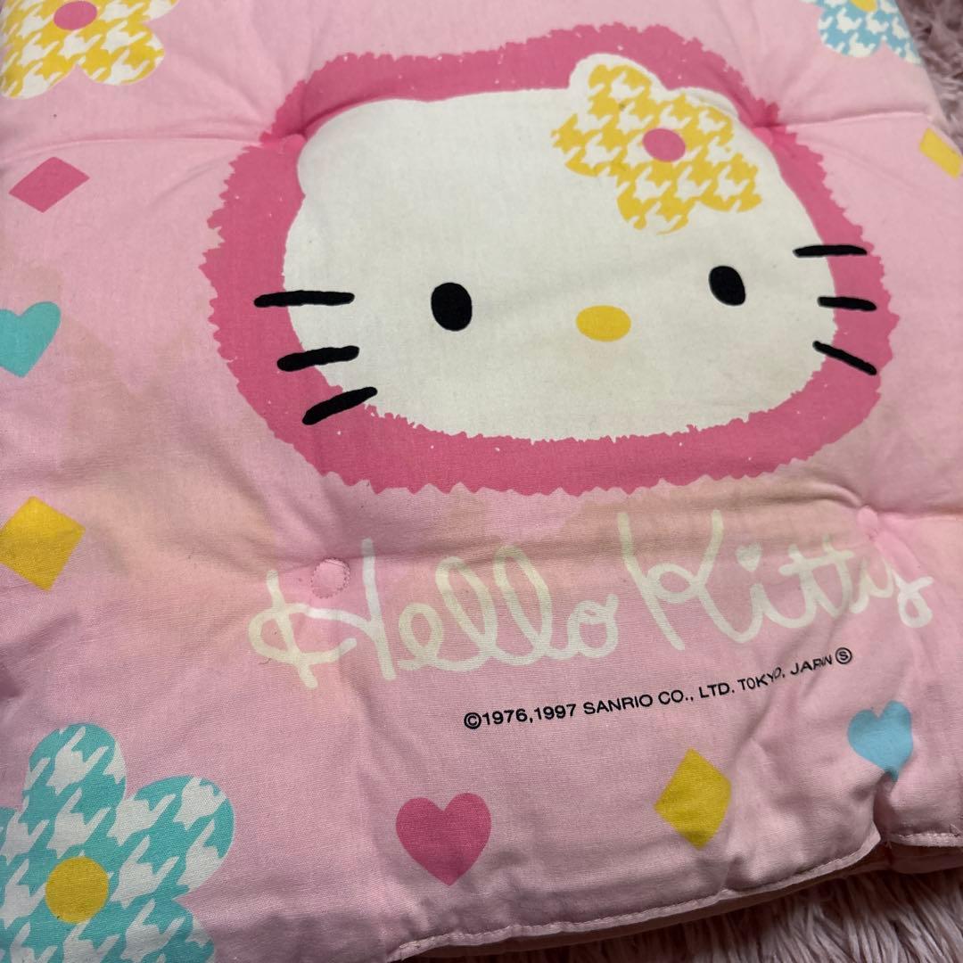 サンリオ　ハローキティ　キティちゃん　レトロ　座布団　千鳥格子　4点セット