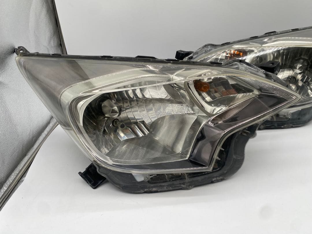 トヨタ ラクティス NCP120系 純正HIDヘッドライト左右