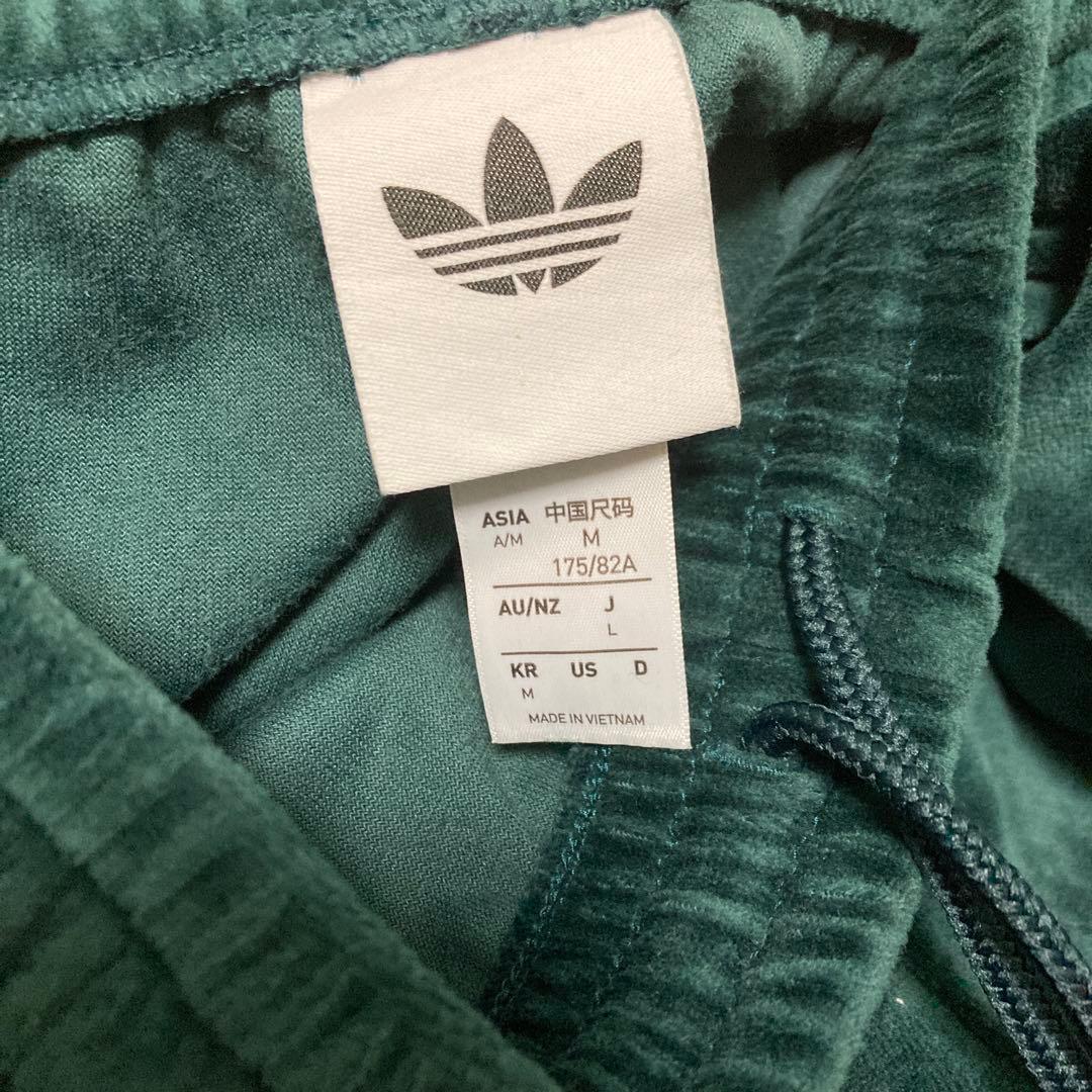 adidasベロア SSTアディカラー トラックパンツ　グリーン緑トレフォイル
