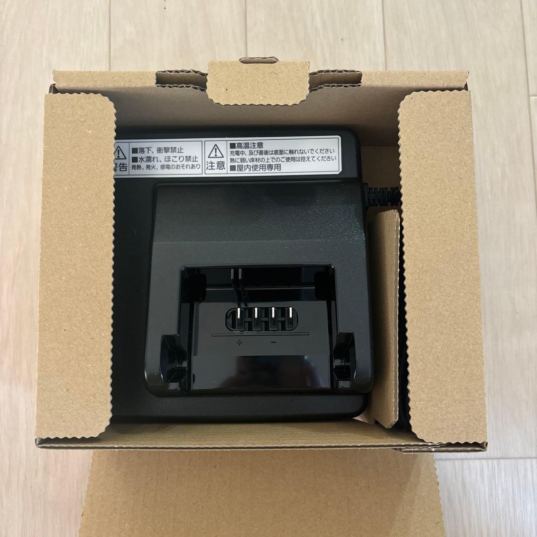 新品未使用 純正 Panasonic 電動自転車 充電器 品番NKJ075Z