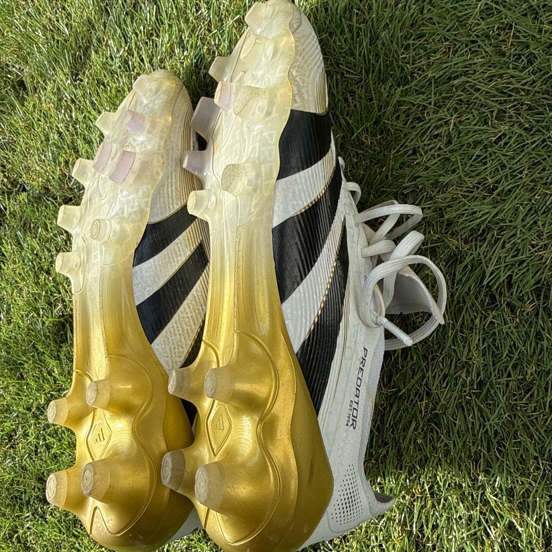 adidas サッカーシューズ ホワイト　プレデター