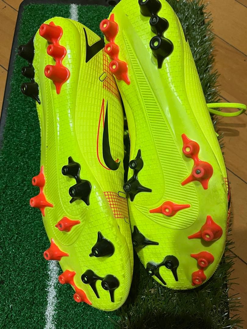 Nike サッカー　スパイクシューズ イエロー/オレンジ　人工芝用