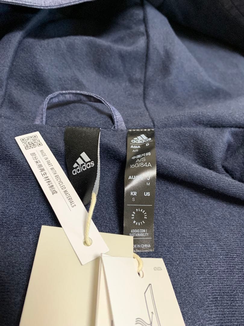 新品未使用　adidas レディース ウインドジャケットフード付き　ネイビー