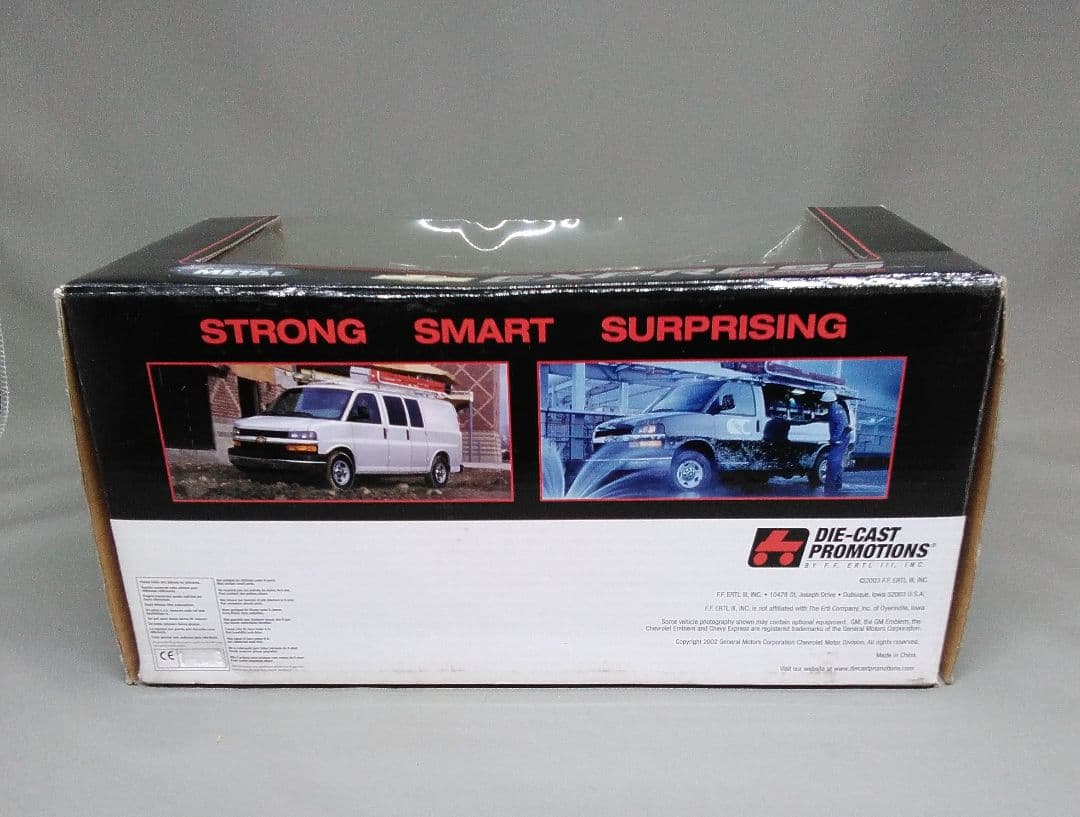 Chevrolet Express 1/25スケール ミニカー