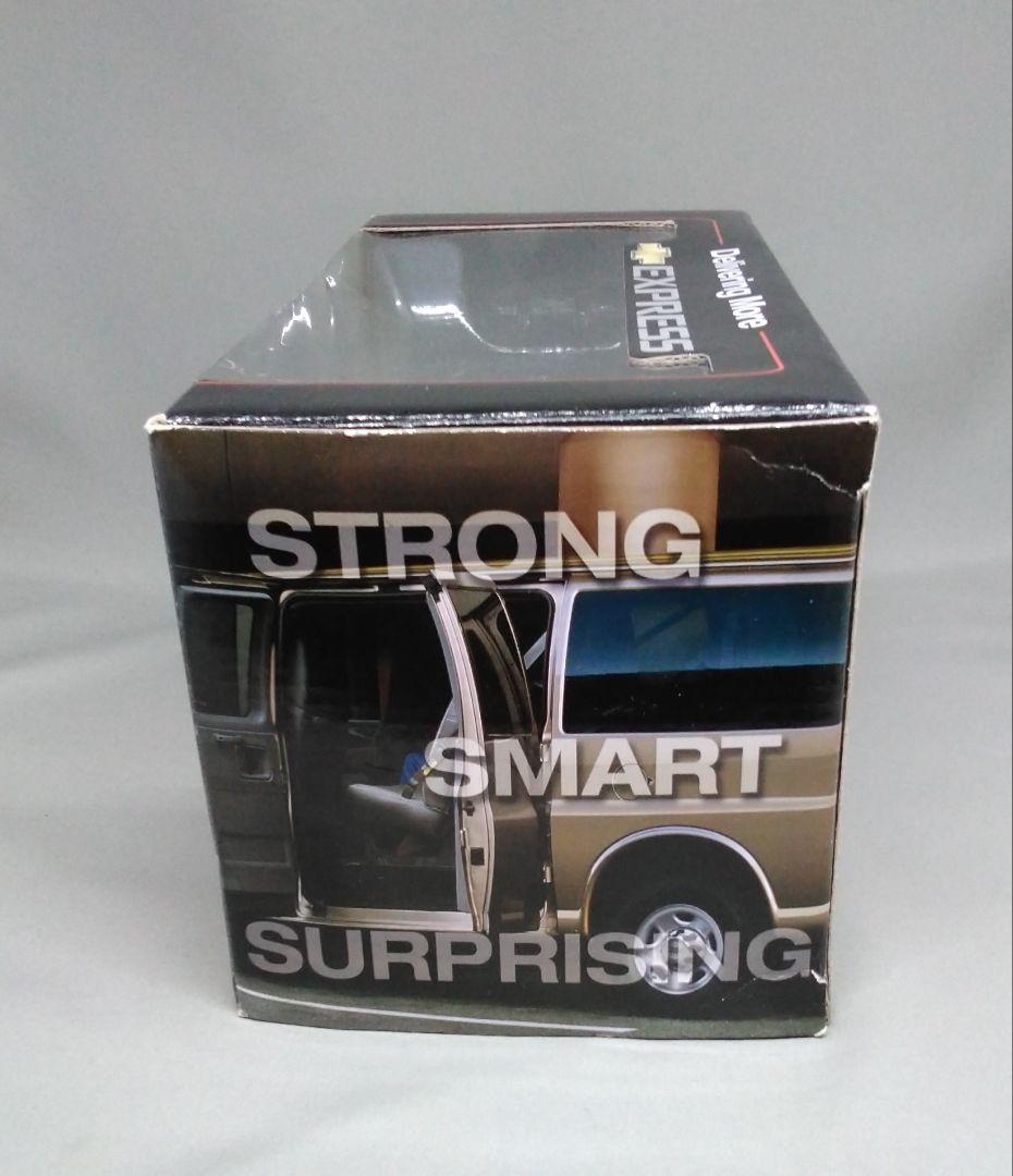 Chevrolet Express 1/25スケール ミニカー