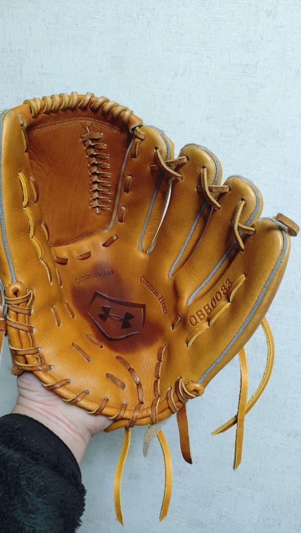 硬式用 アンダーアーマー　　投手用　グローブ　野球