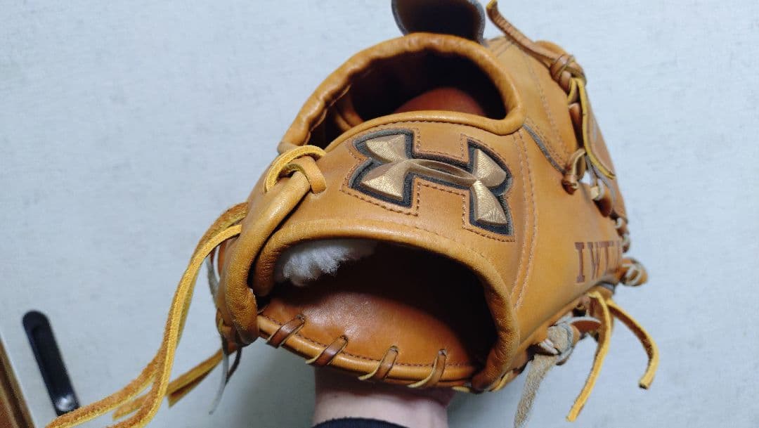 硬式用 アンダーアーマー　　投手用　グローブ　野球