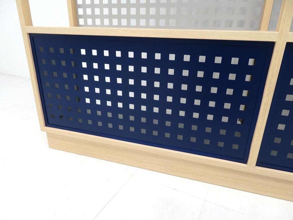 展示品　大型　有孔　パンチング　ショーケー　店舗什器　飾り棚　シェルフ
