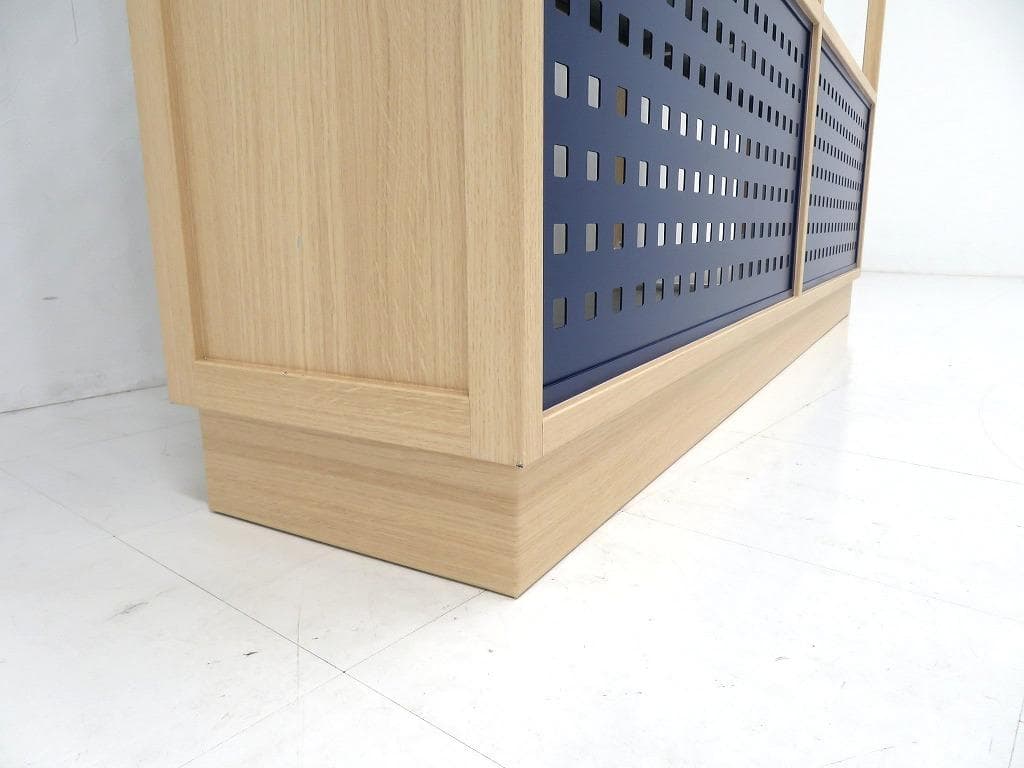 展示品　大型　有孔　パンチング　ショーケー　店舗什器　飾り棚　シェルフ