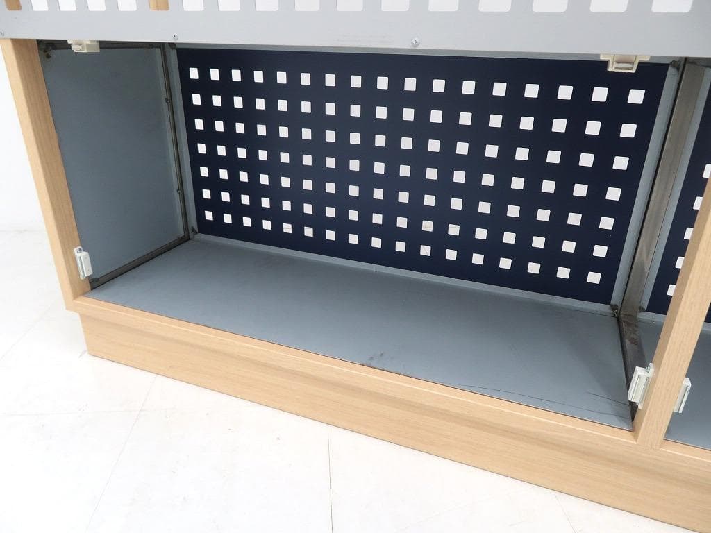 展示品　大型　有孔　パンチング　ショーケー　店舗什器　飾り棚　シェルフ