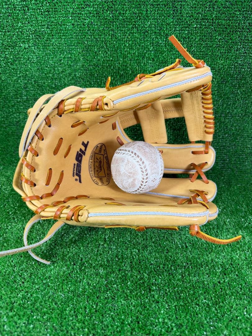 受注生産品　ミツワタイガー　硬式　内野手　掛布モデル