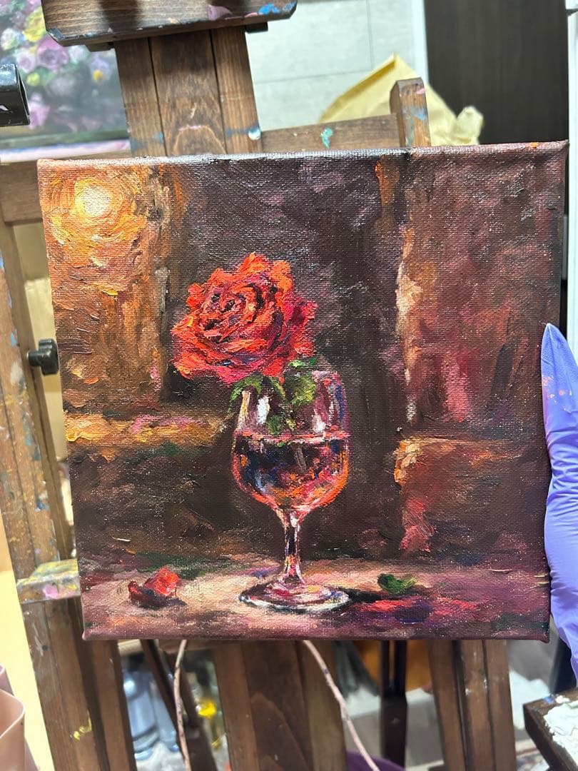 バラの花とグラスの油彩画