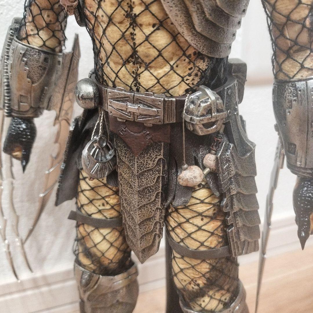 【送料無料】ホットトイズ HOT TOYS 古代プレデター 2.0 AVP