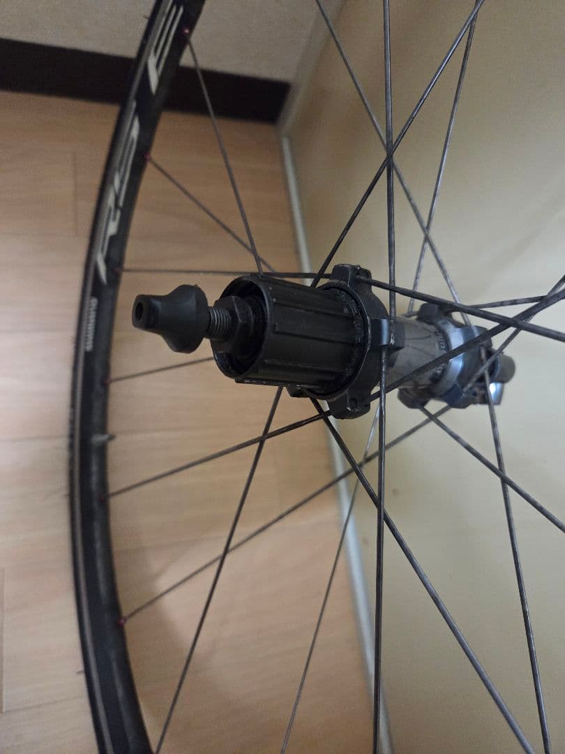 Shimano WH-RS80-C24-CLリアホイール スプロケット、タイヤ付