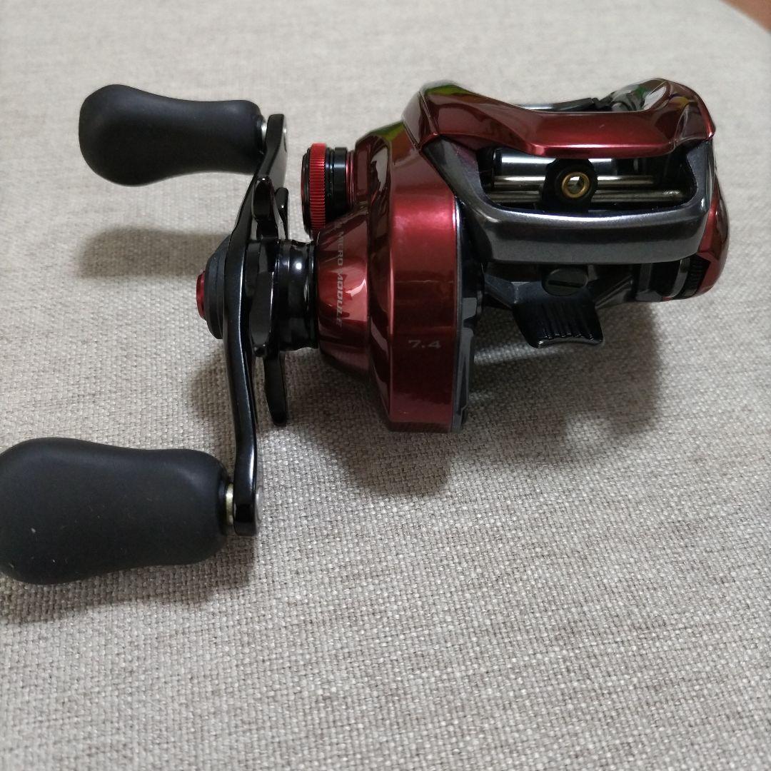 '19スコーピオン MGL150HG右ハイギヤベイトリール レッド