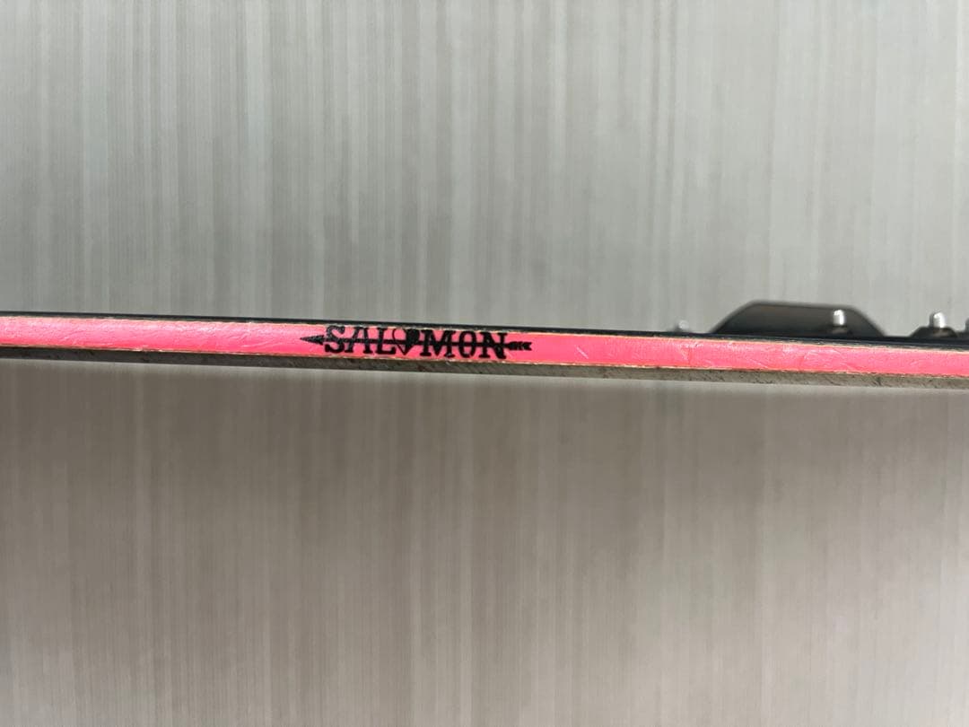 Salomon スノーボード 黒色 デザイン