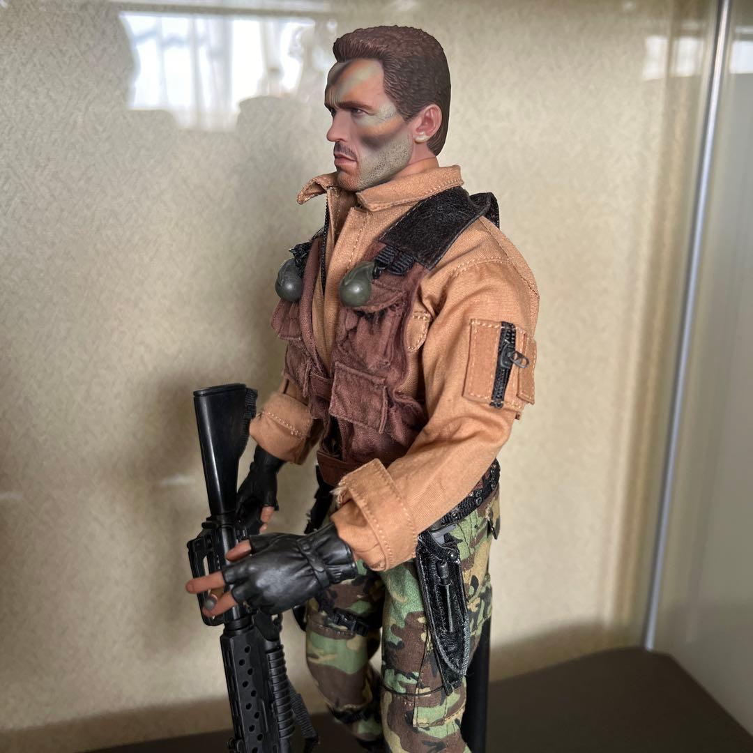 hot toys プレデター　ダッチ少佐　アーノルド・シュワルツェネッガー