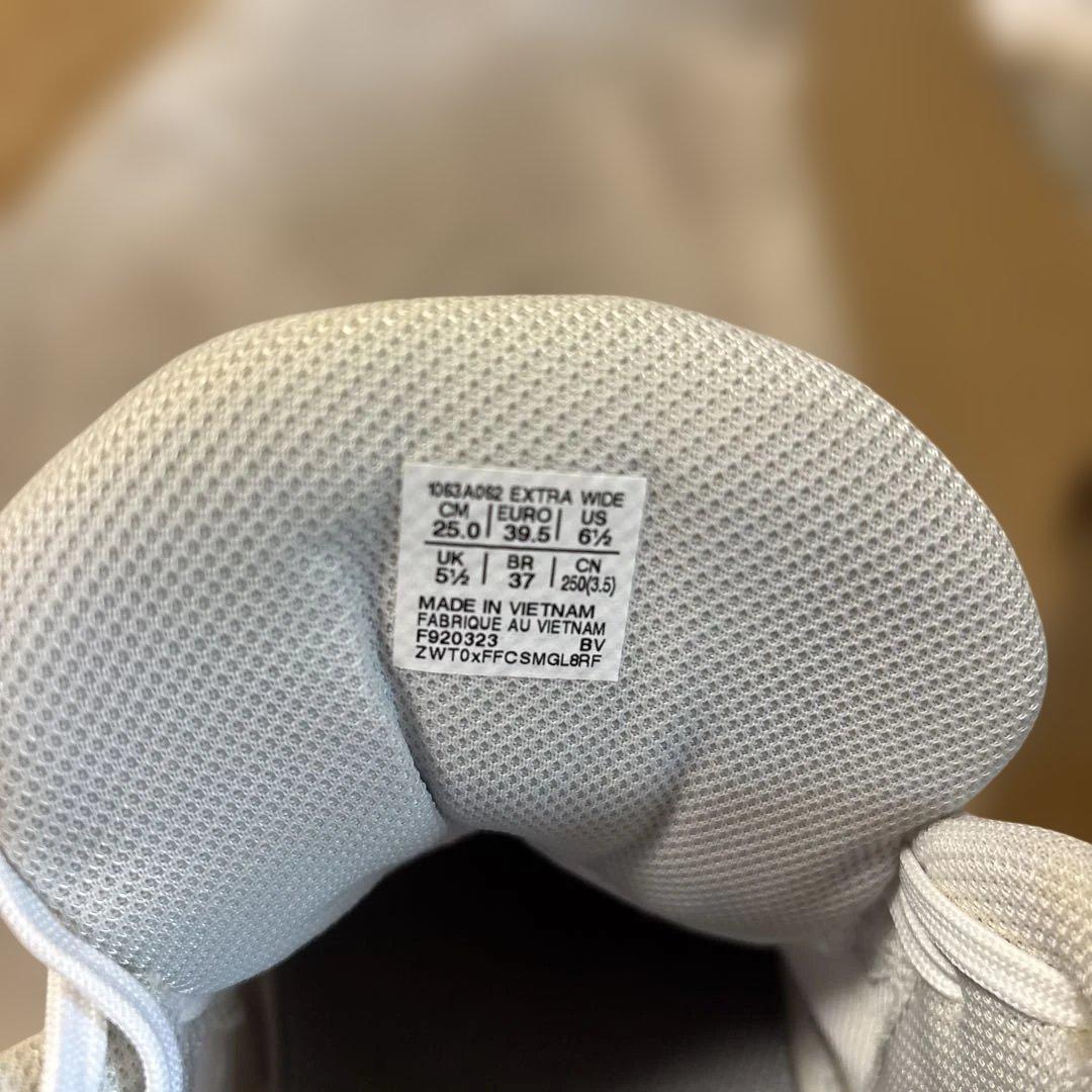asics バスケットボールシューズ ホワイト ハイカット　25.0㎝