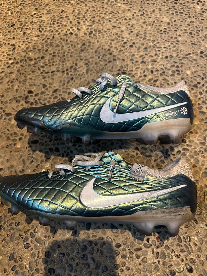 NIKEサッカースパイク ティエンポンエリート 30周年モデル