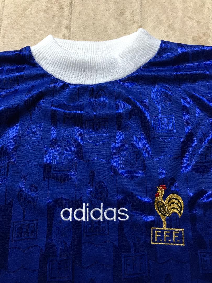 サッカーフランス代表チームのトレーニングウエア ユニフォームadidas