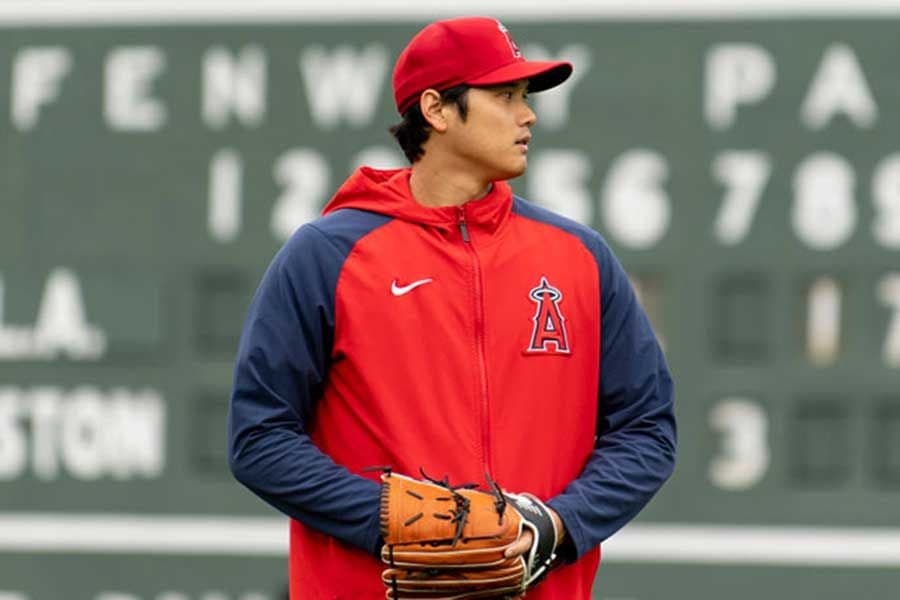 MLB ロサンゼルス・エンゼルス　フード付きジャケット