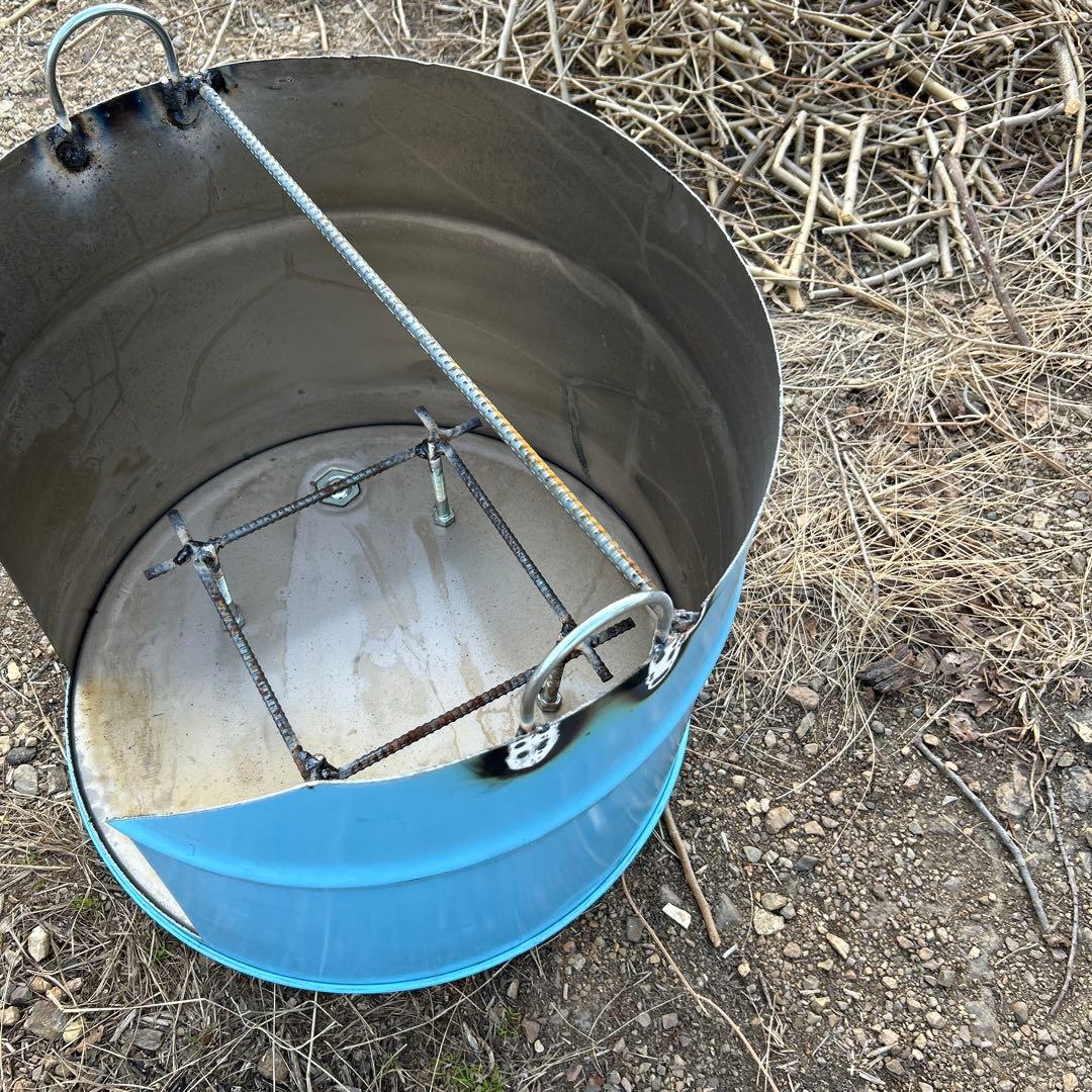 ドラム缶　半切り　持ち手付き　焚火用　キャンプ　 網付き直径56 高さ45