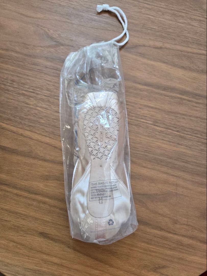 Capezio トゥシューズ 未使用 Capezio トウシューズリボン 未使用