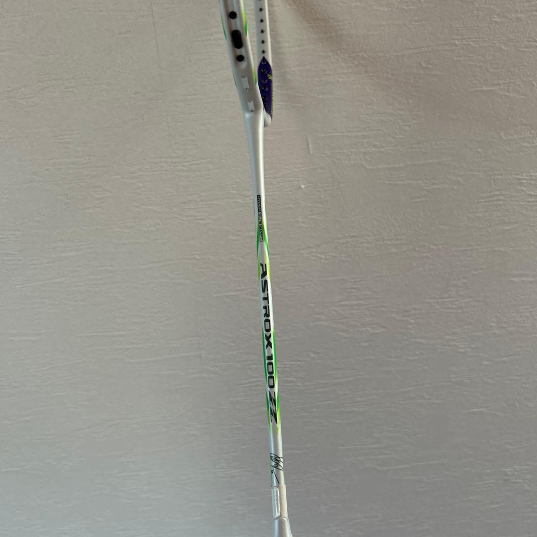 YONEX100ZZアクセルセン バドミントンラケット