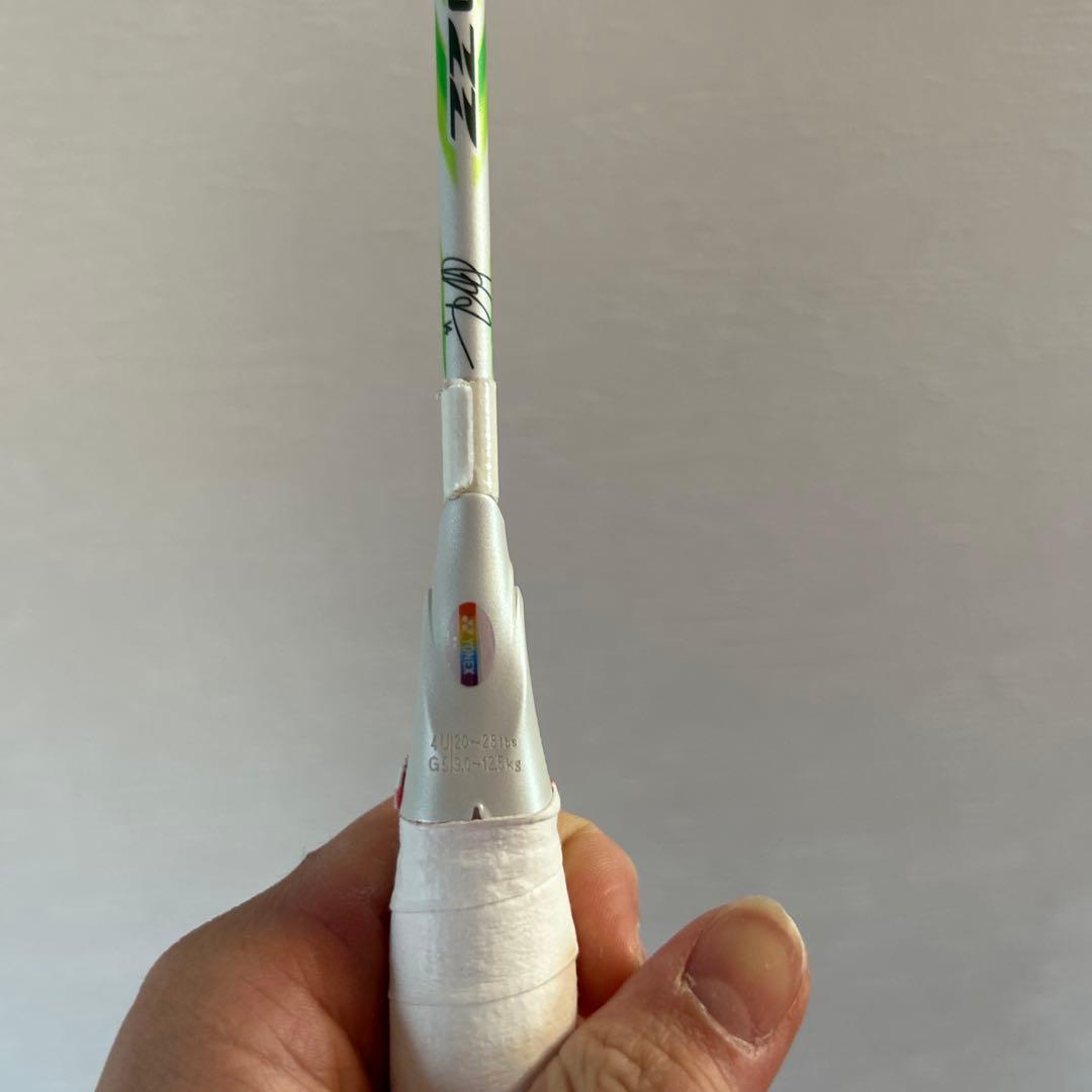 YONEX100ZZアクセルセン バドミントンラケット