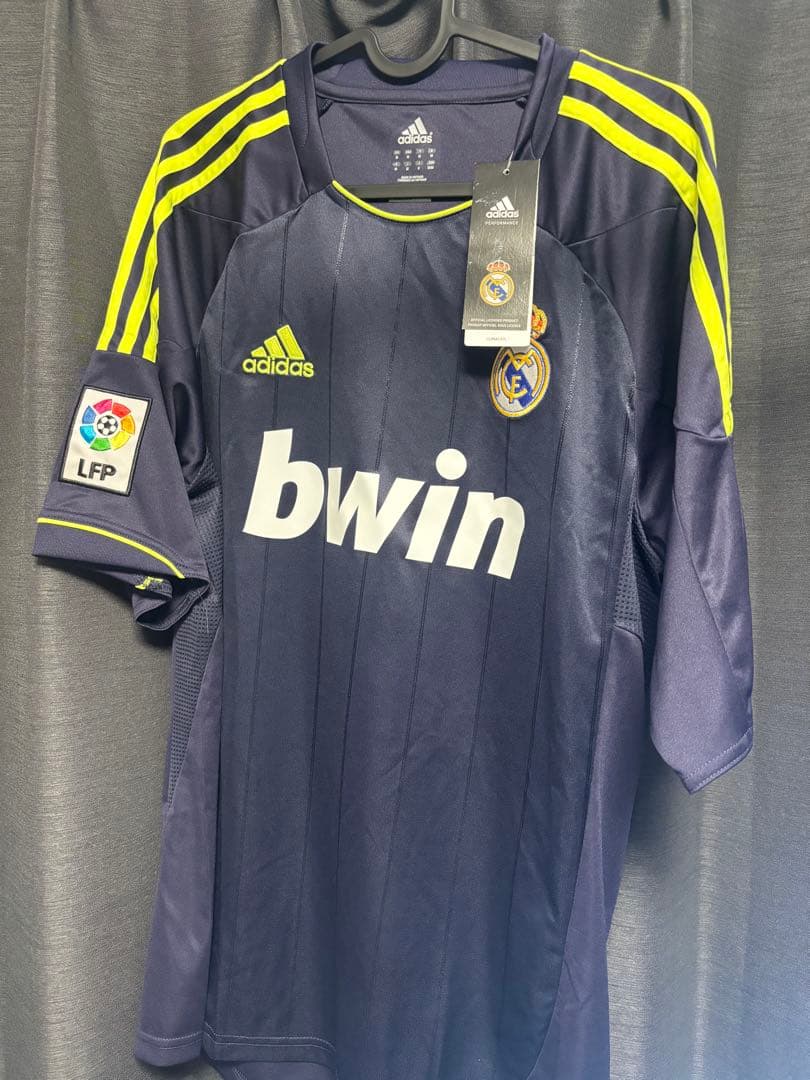 新品タグ付き RONALDO シャツ レアルマドリード　サッカーユニフォーム