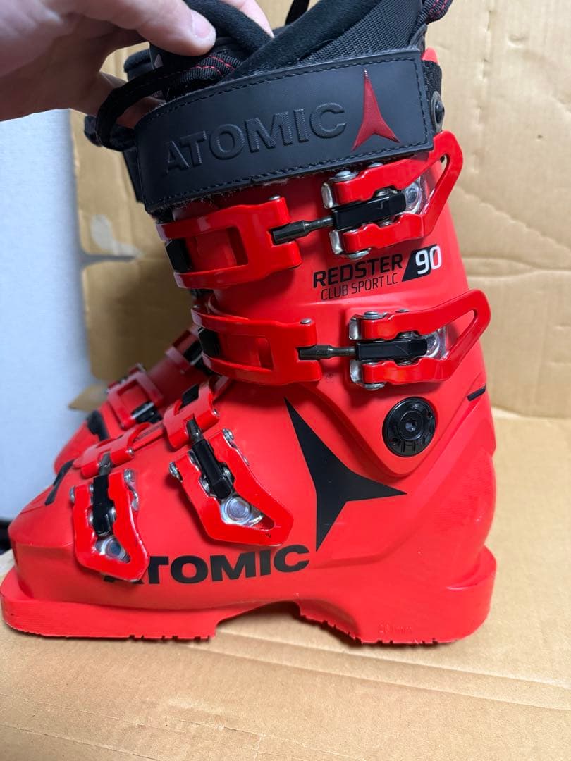 ATOMICスキーブーツ　 REDSTER CLUB SPORT 90