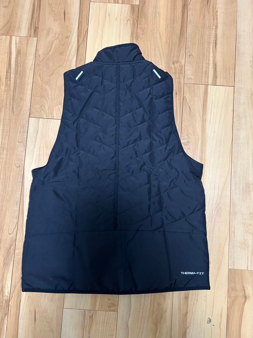 NIKE ナイキ　中綿ベスト アウター 防寒 ランニング ベスト　Mサイズ