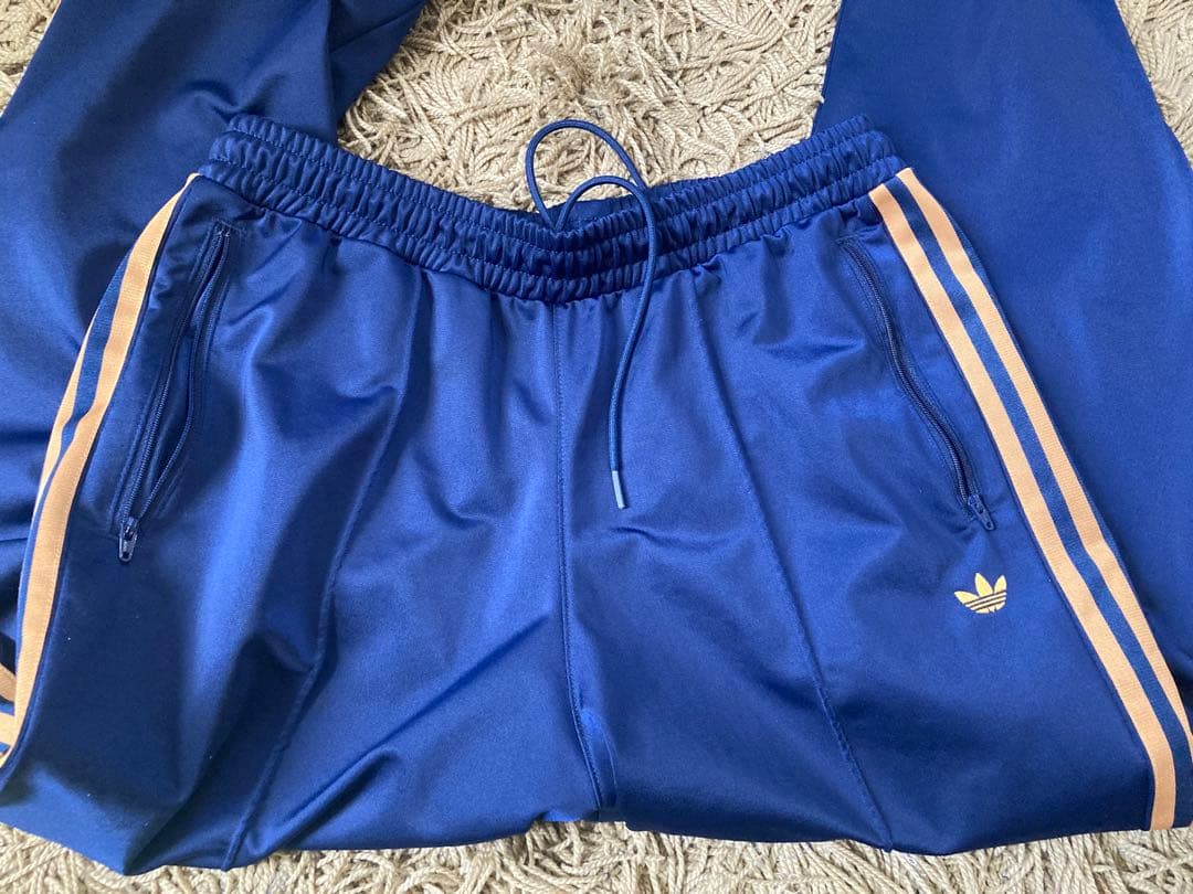 昨年購入adidas ネイビー ストライプ トラックパンツサイズL
