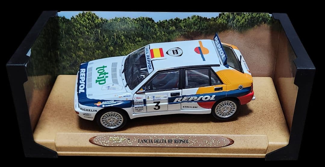 ミニカー 1/18 Ricko Lancia Delta Integrale