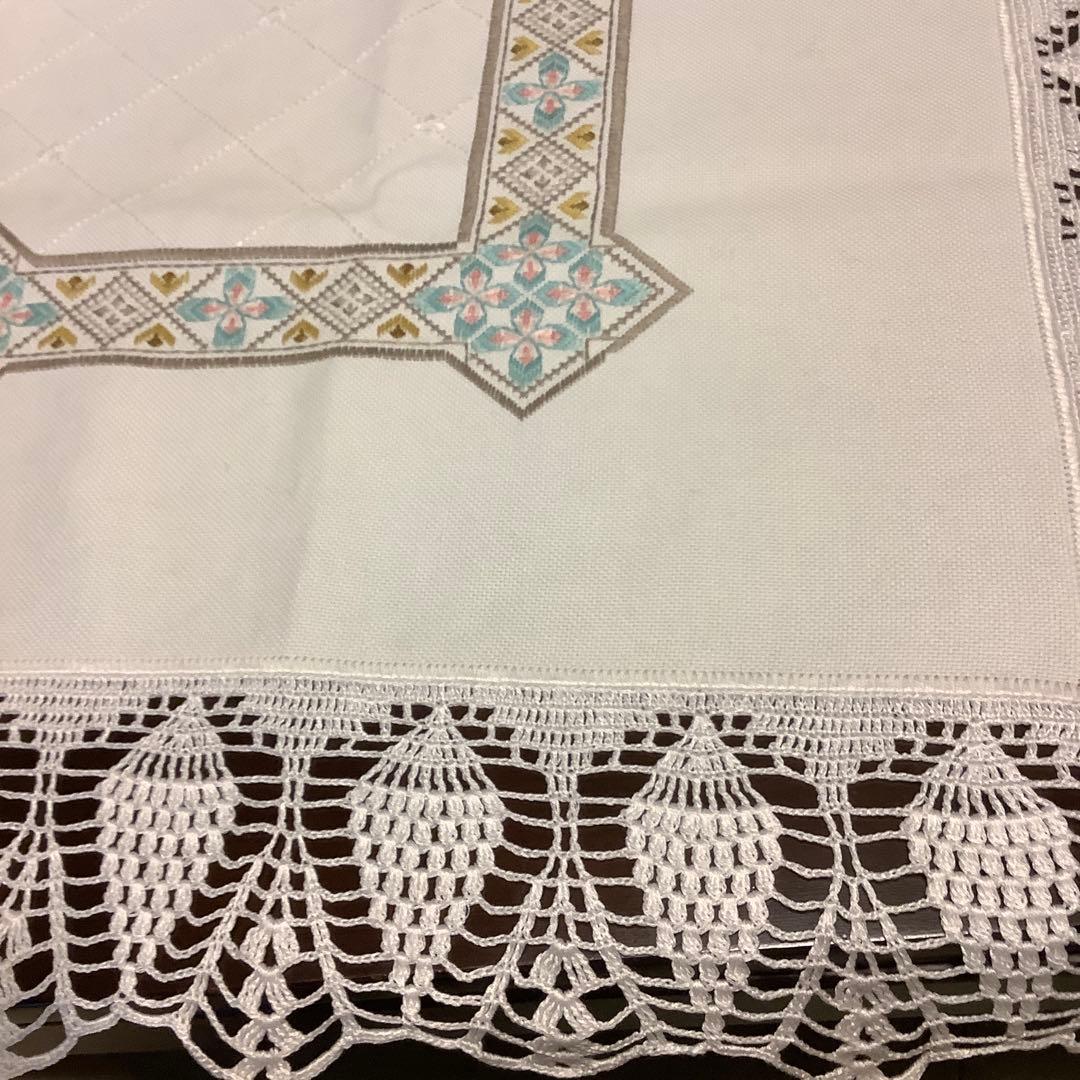 手刺繍　ハンドメイド　テーブルクロス
