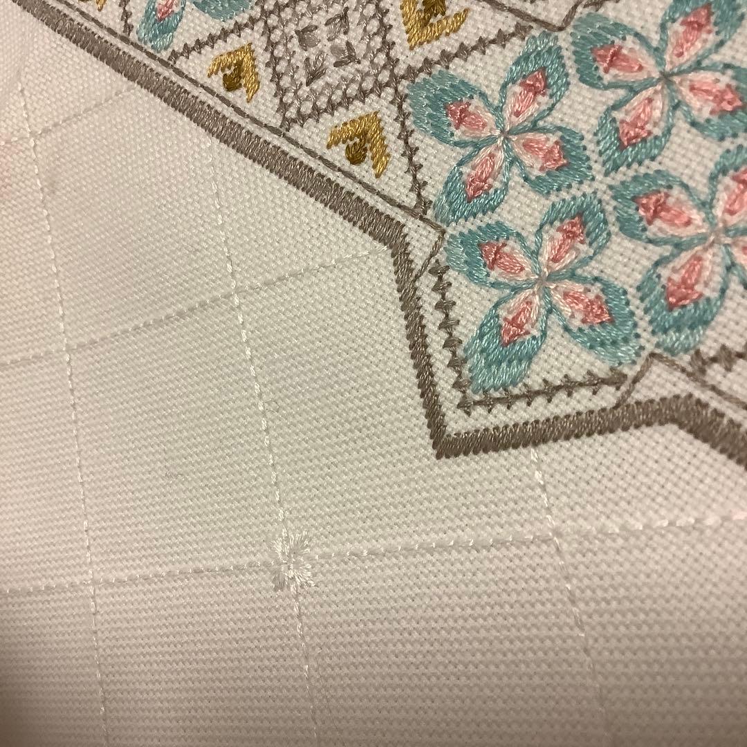 手刺繍　ハンドメイド　テーブルクロス