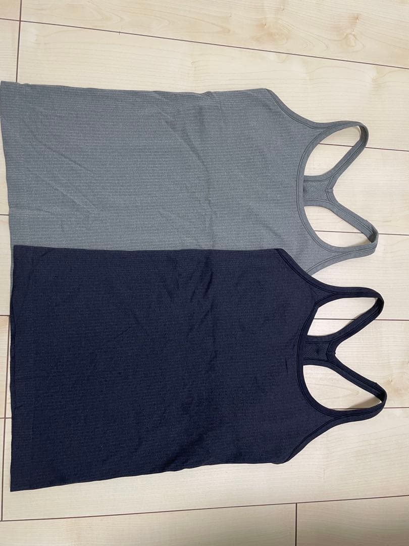 Lululemon リブタンクトップ ブラックとモスグリーン