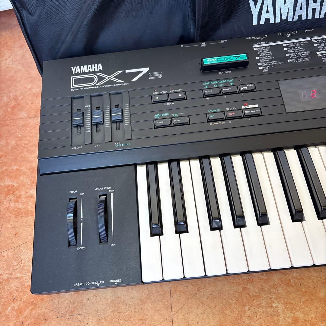 き Yamaha DX7 シンセサイザー ケース付