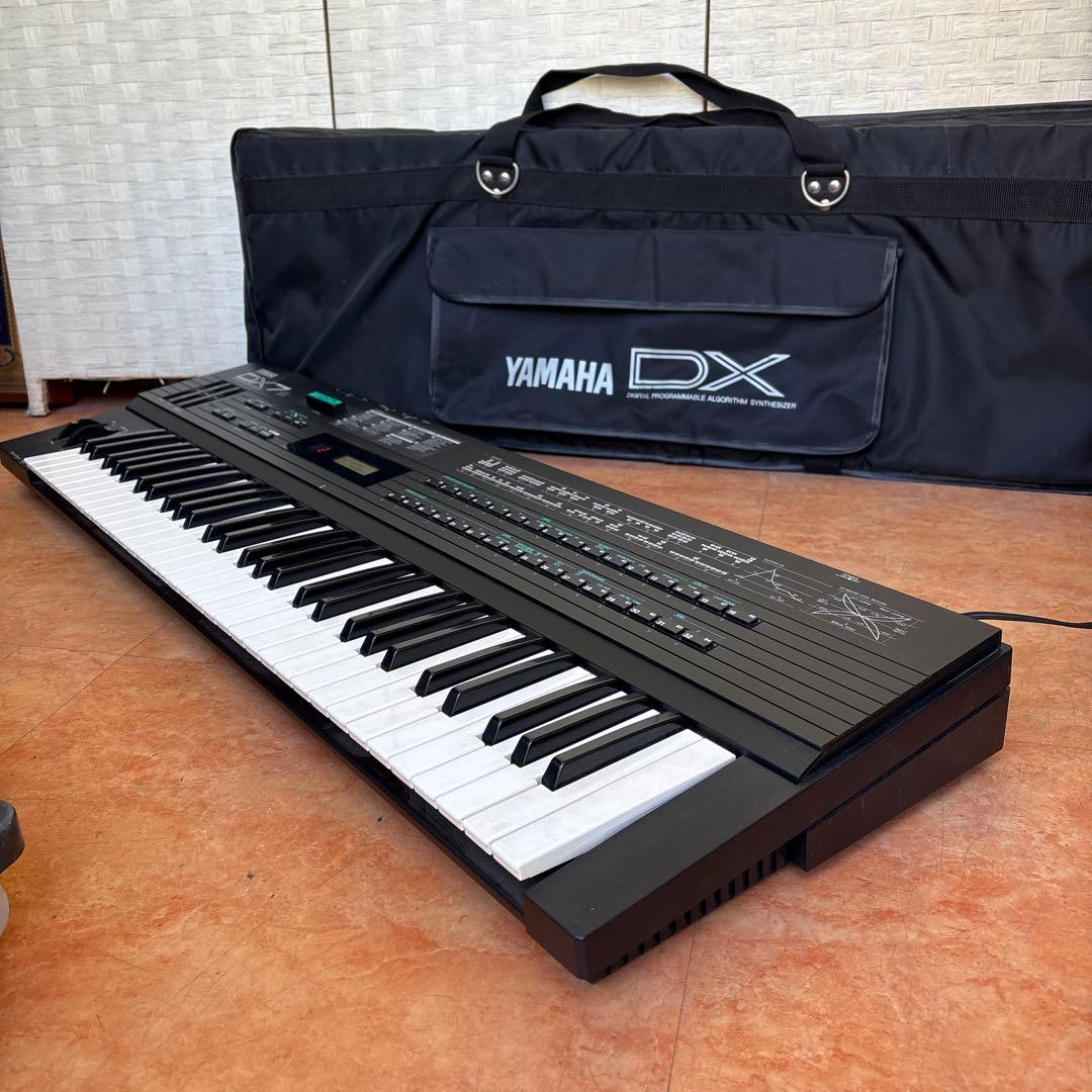 き Yamaha DX7 シンセサイザー ケース付