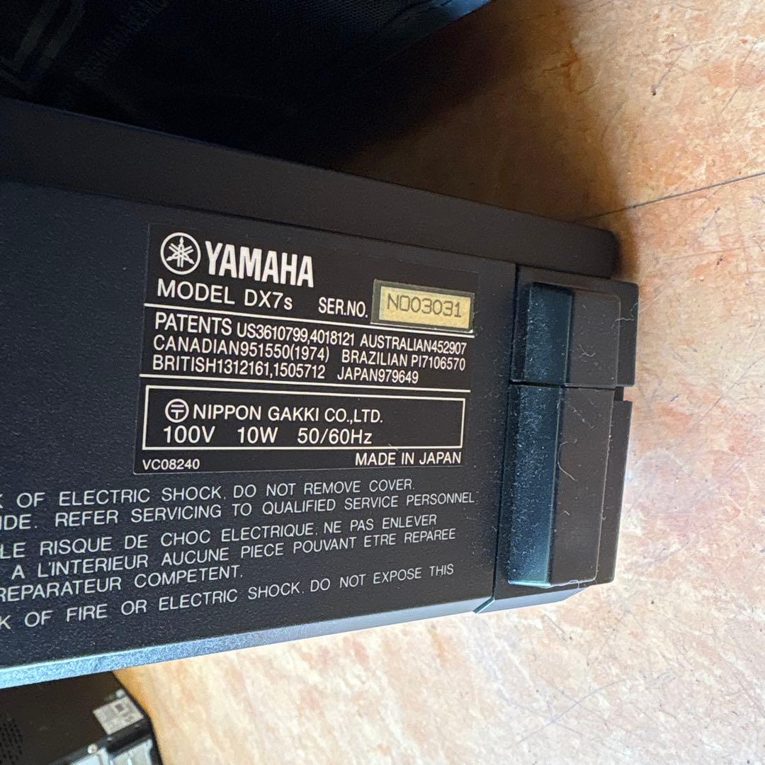 き Yamaha DX7 シンセサイザー ケース付