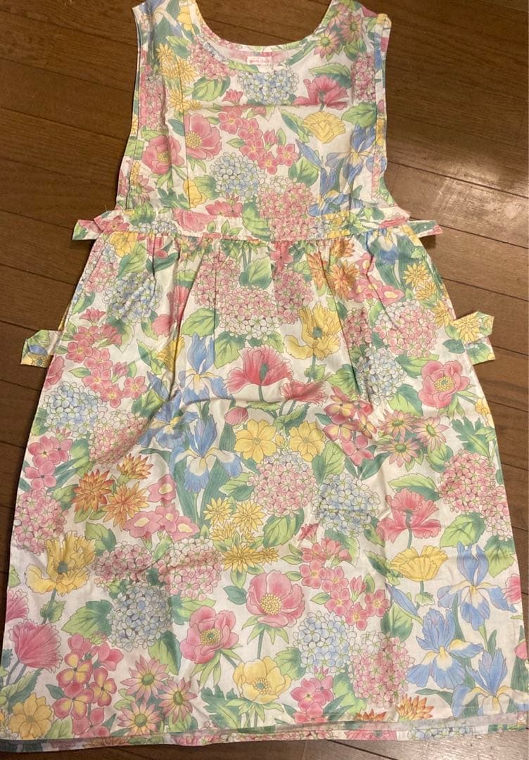 販売終了品❤︎新品❤︎マリクレール❤︎花柄❤︎ワンピース風エプロン