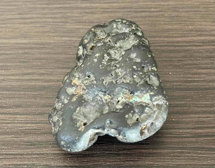 お買い得！大型！地球外から飛来した磁気を帯びた神秘の隕石、宇宙の力を宿す石！
