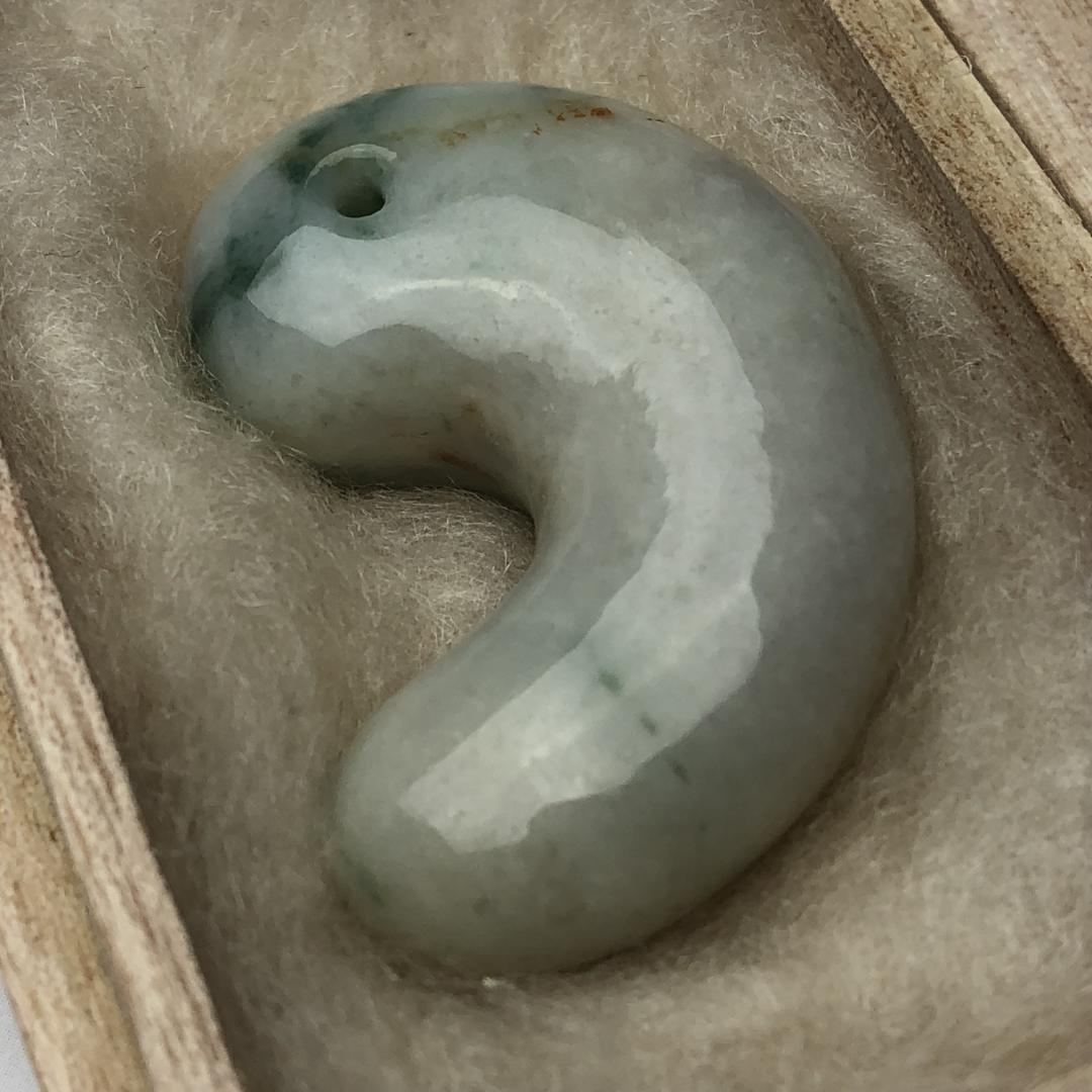 勾玉　ヒスイ　糸魚川翡翠 勾玉 天然 一点物 お守り