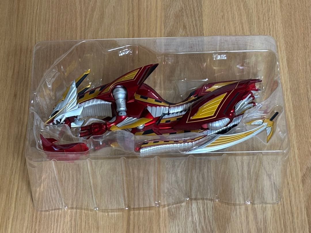 SH Figuarts 仮面ライダー龍騎サバイブ & ドラグランザー