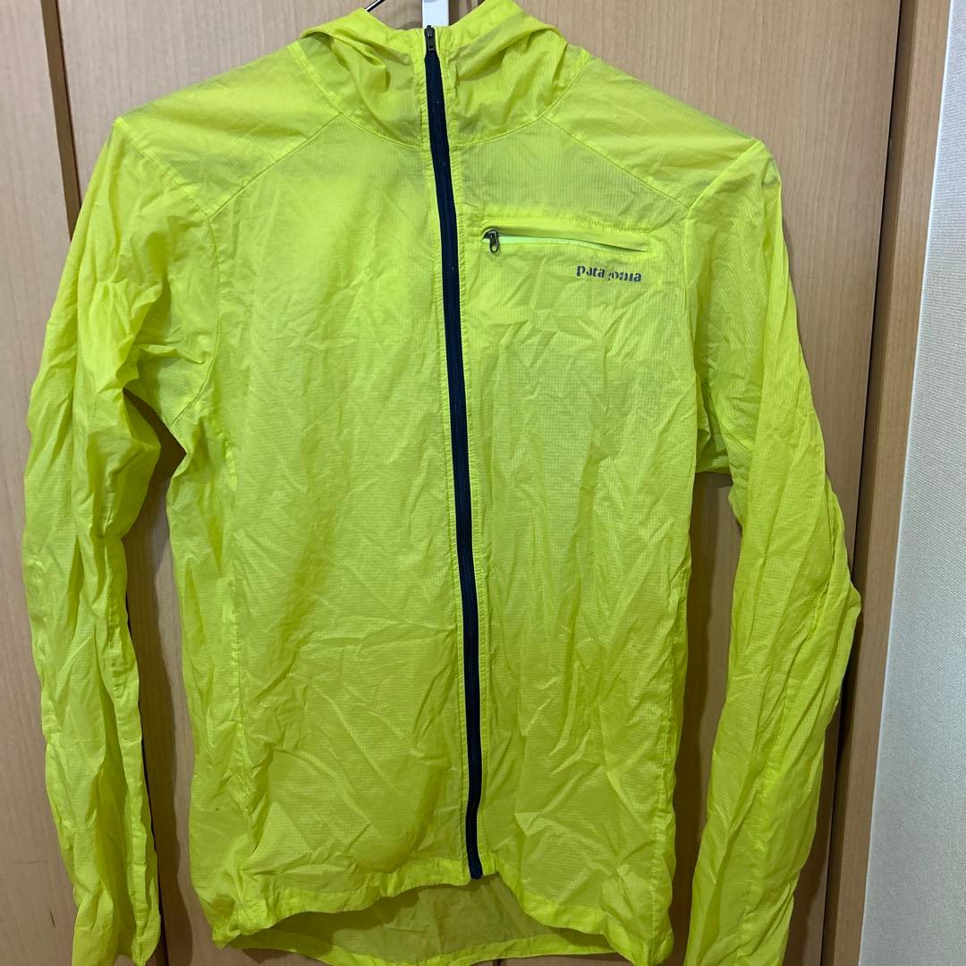 patagonia フーディニ　イエロー ウィンドブレーカー