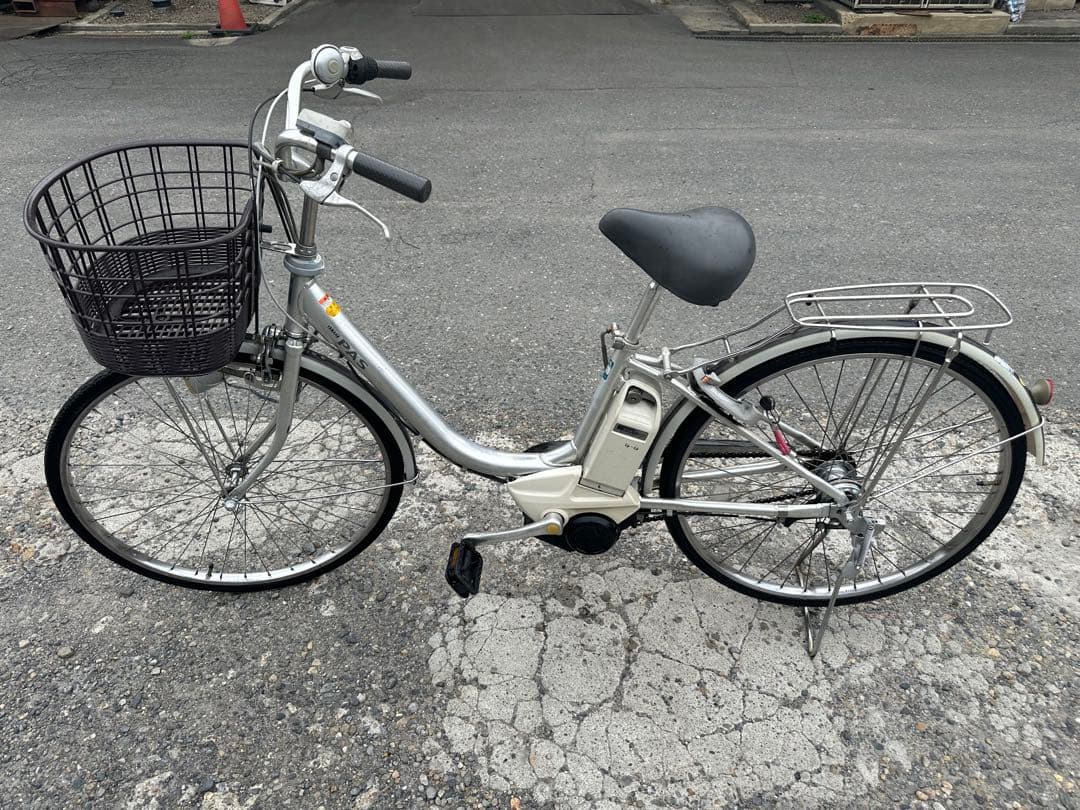 シルバー 電動アシスト自転車 バスケット付き
